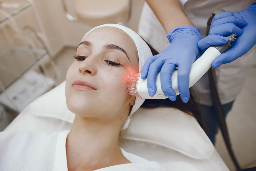 A woman is enjoying dermascar laser treatment which removes her acne scar at Luveen Clinic.